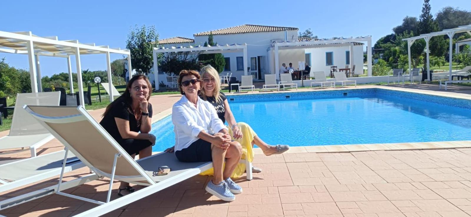 Hotel Baia Cea Bari Sardo Exteriör bild